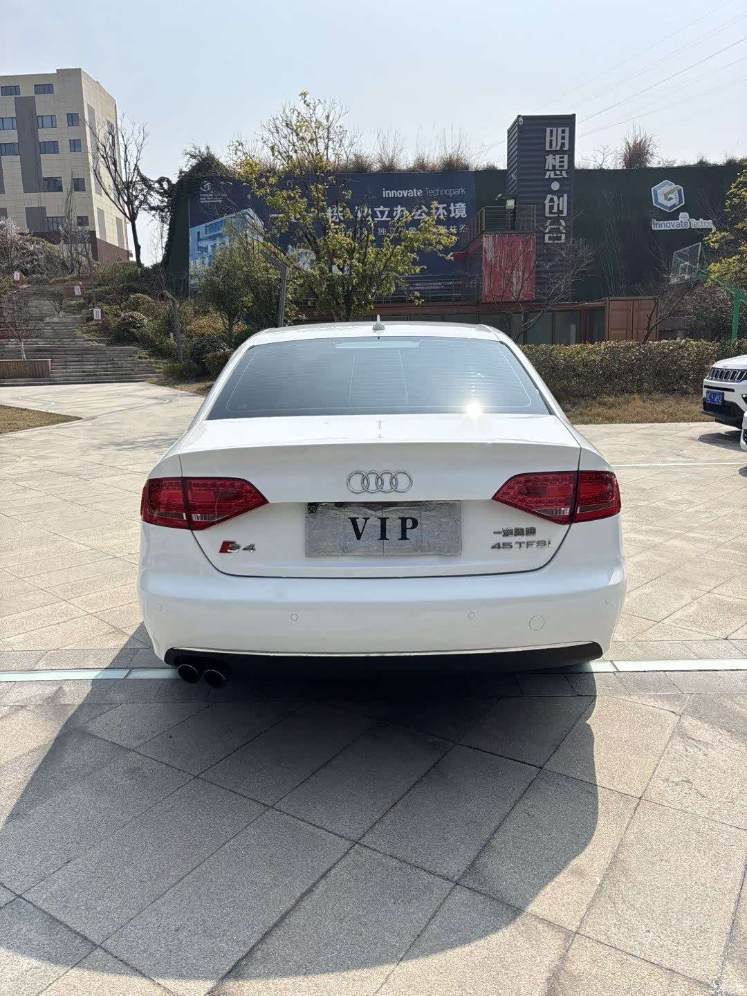 Audi A4L, 2010 4