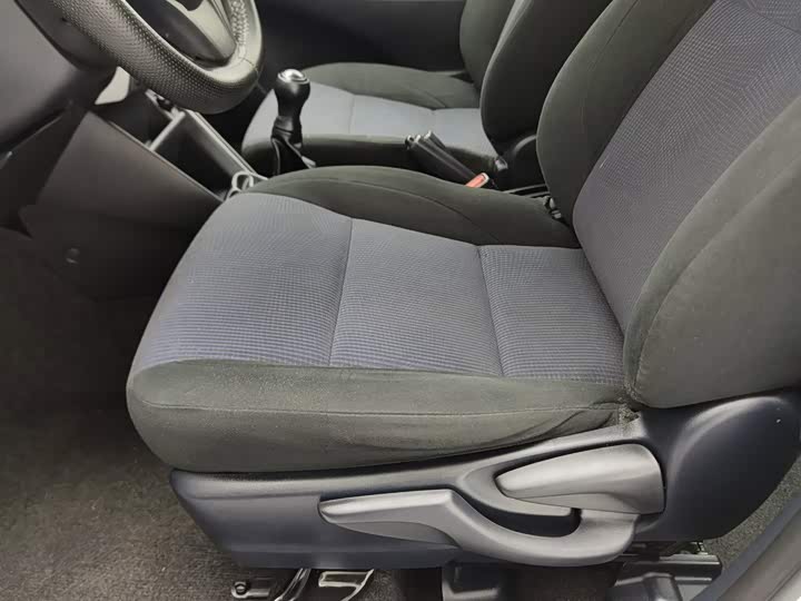 Toyota YARiS L Yaris L 2016 gai 1.3E МКПП mei dong ban