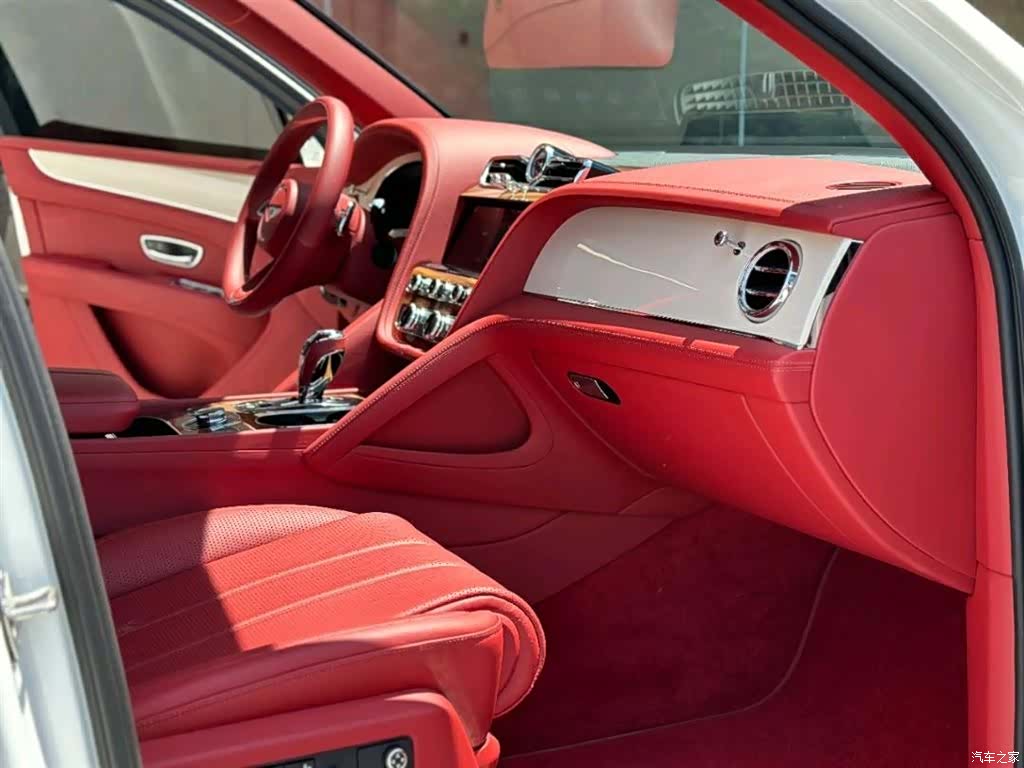Bentley Bentayga, 2024 8