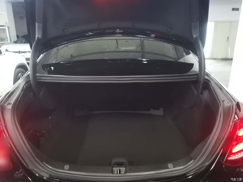 Mercedes-Benz E-Class, 2019 19