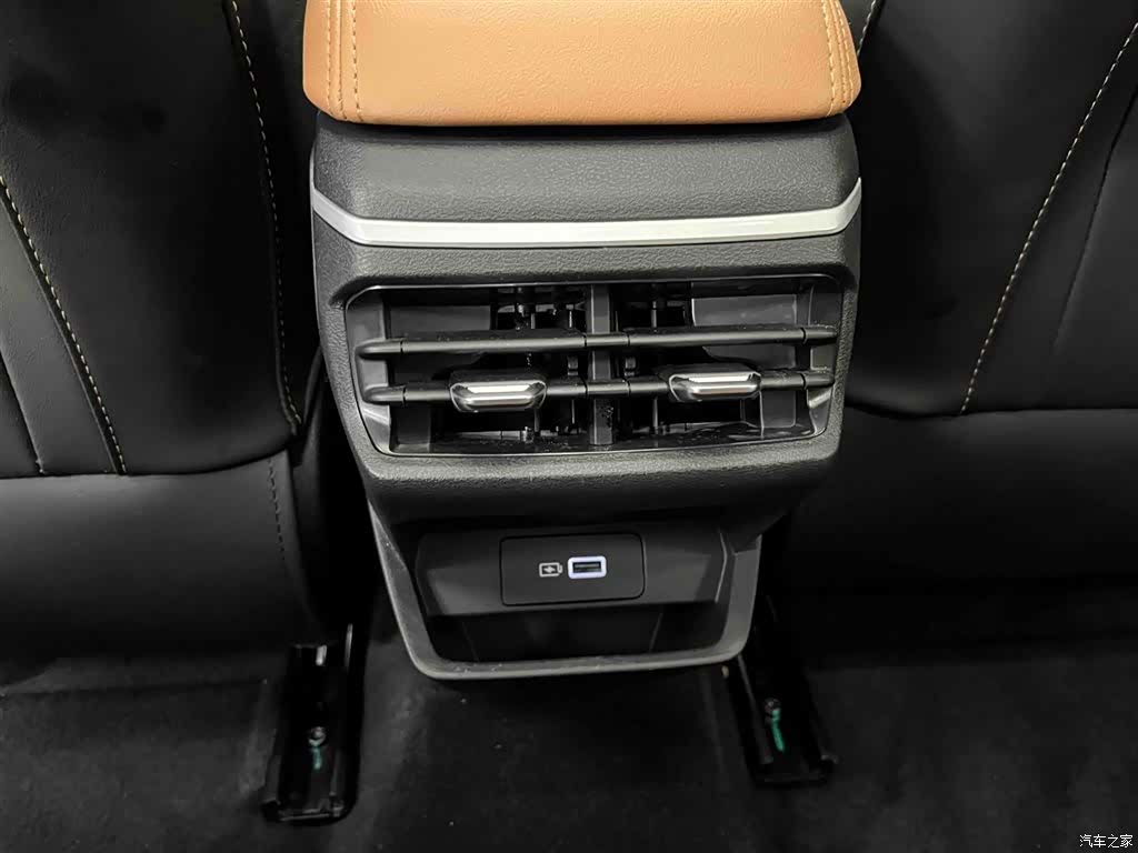 Geely Emgrand, 2024 15