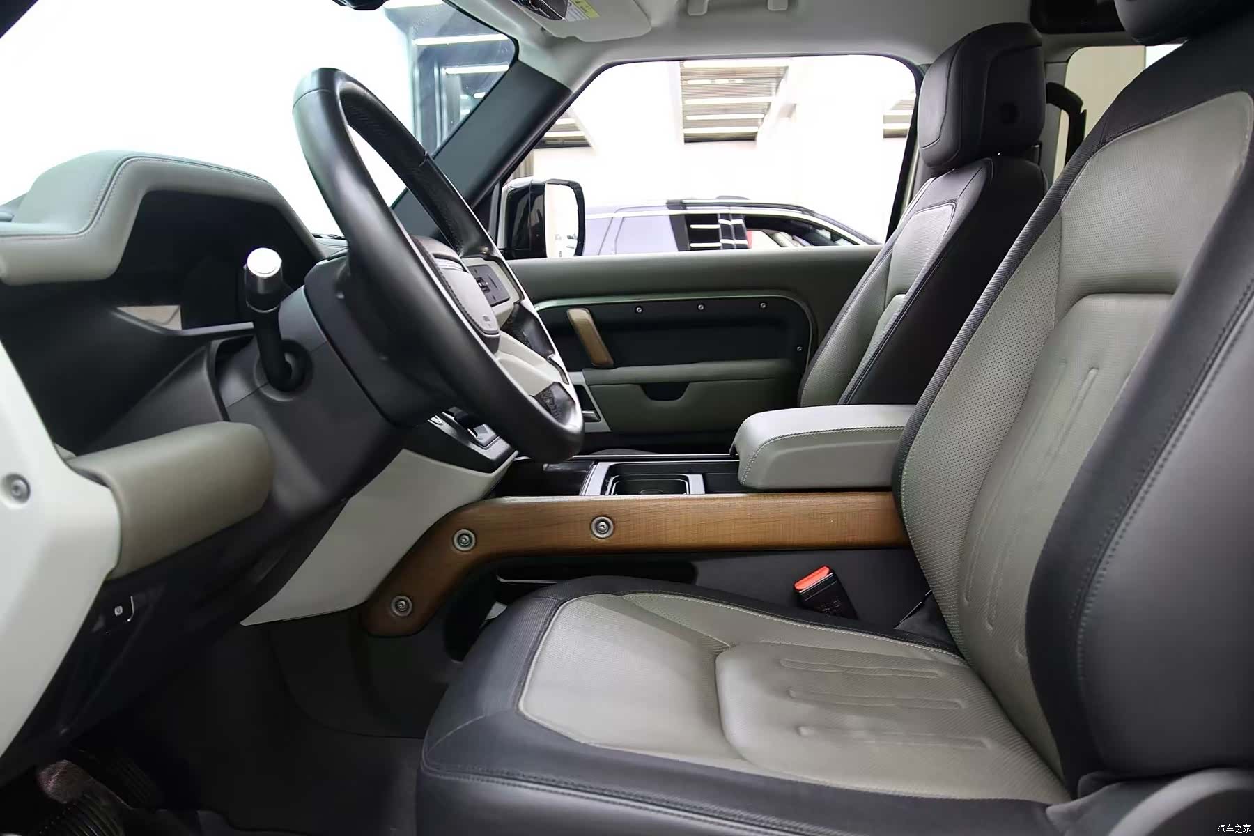 Land Rover Defender, 2022 все фото