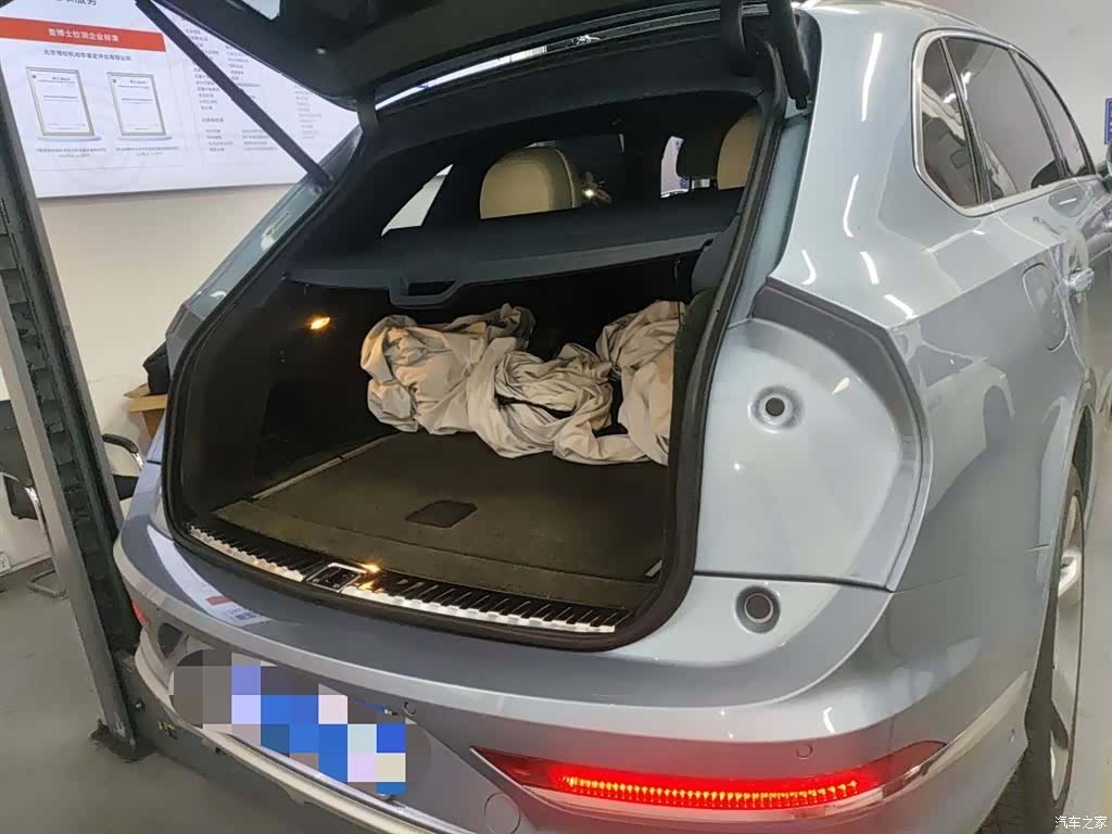 Bentley Bentayga, 2023 9