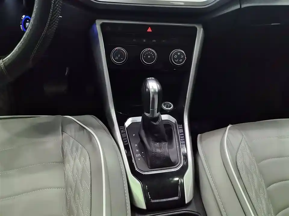 Volkswagen T-ROC exploring Songs