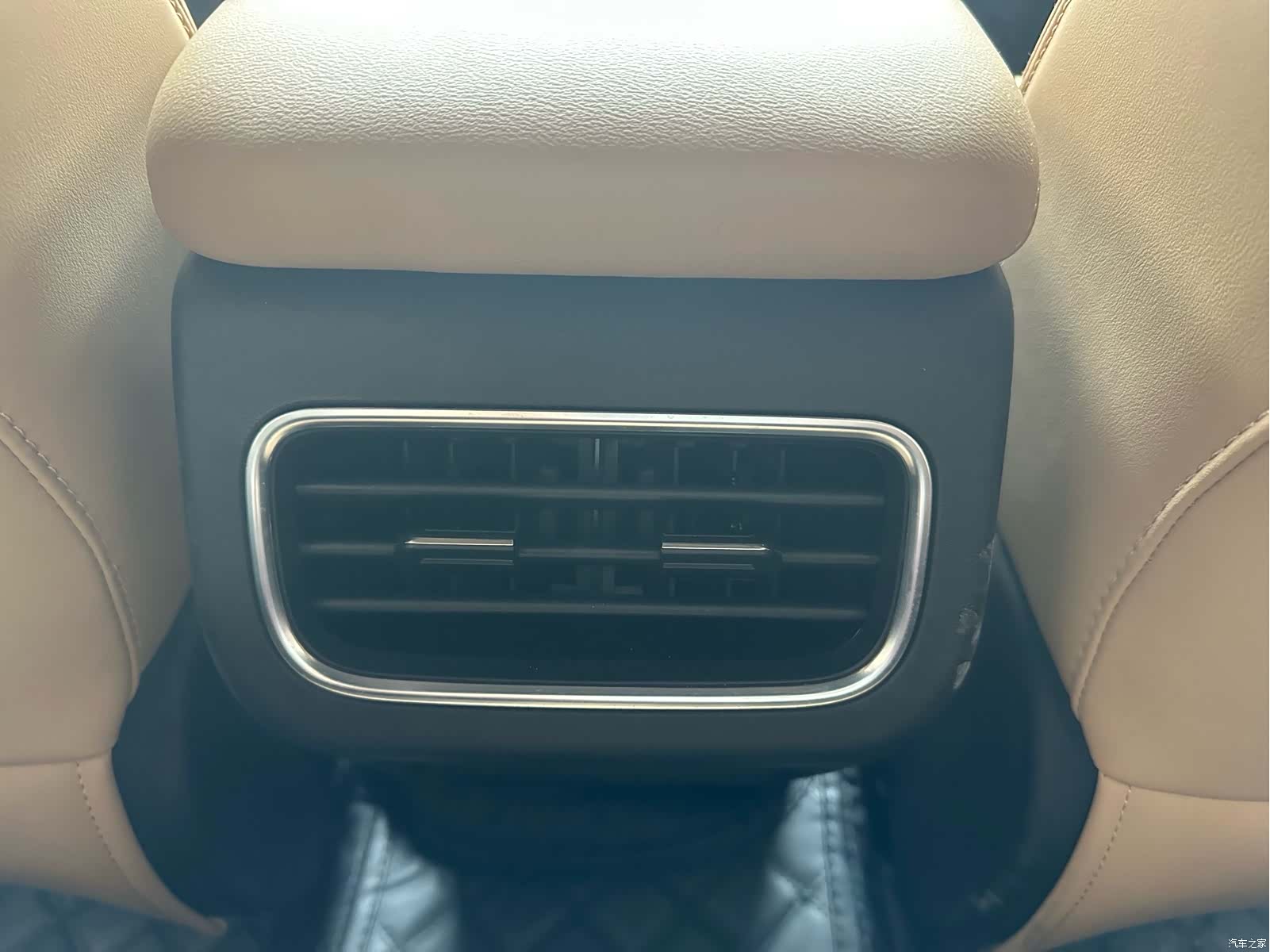 Geely Galaxy L6, 2024 13