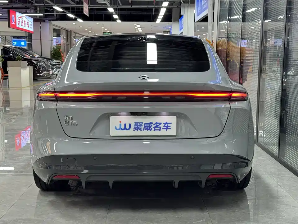NIO ET5