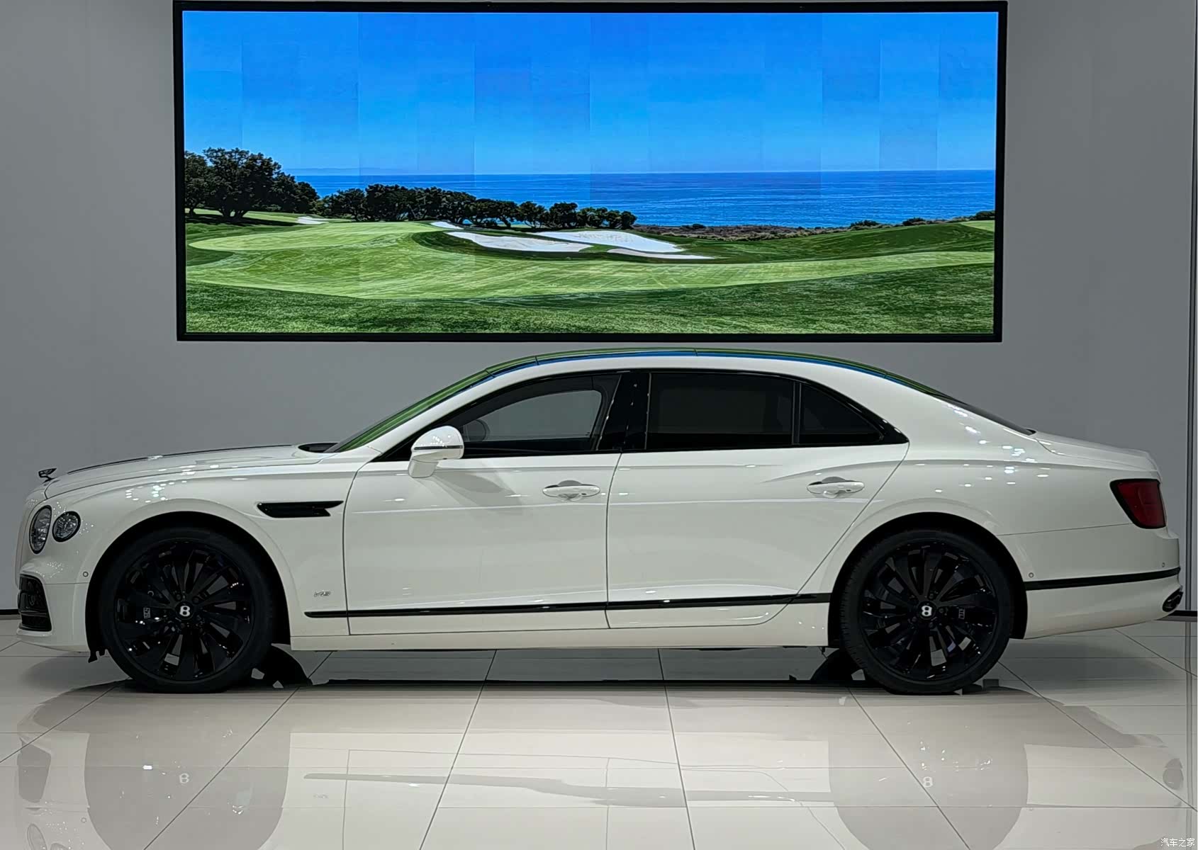 Bentley Flying Spur, 2023 3