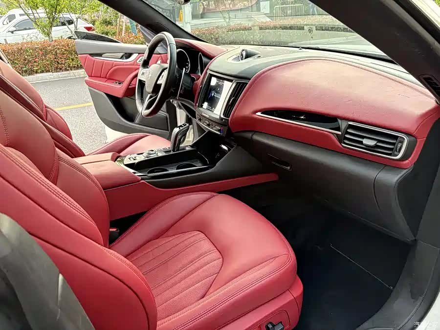 Maserati Levante, 2020 все фото