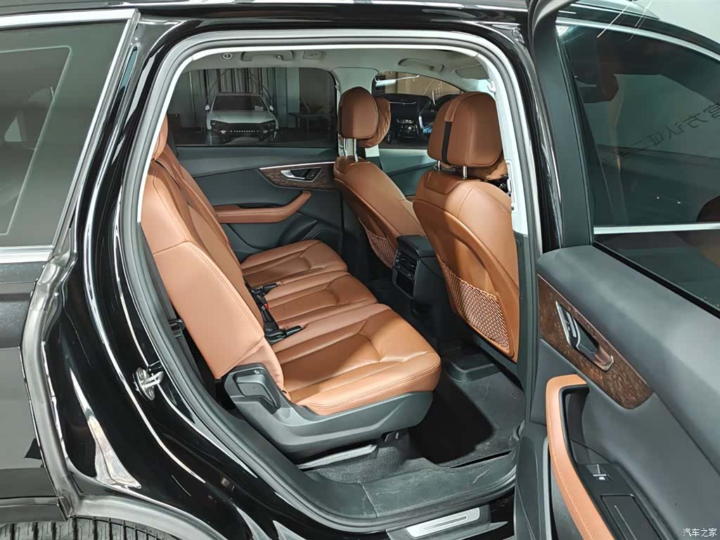 Audi Q7, 2023 10