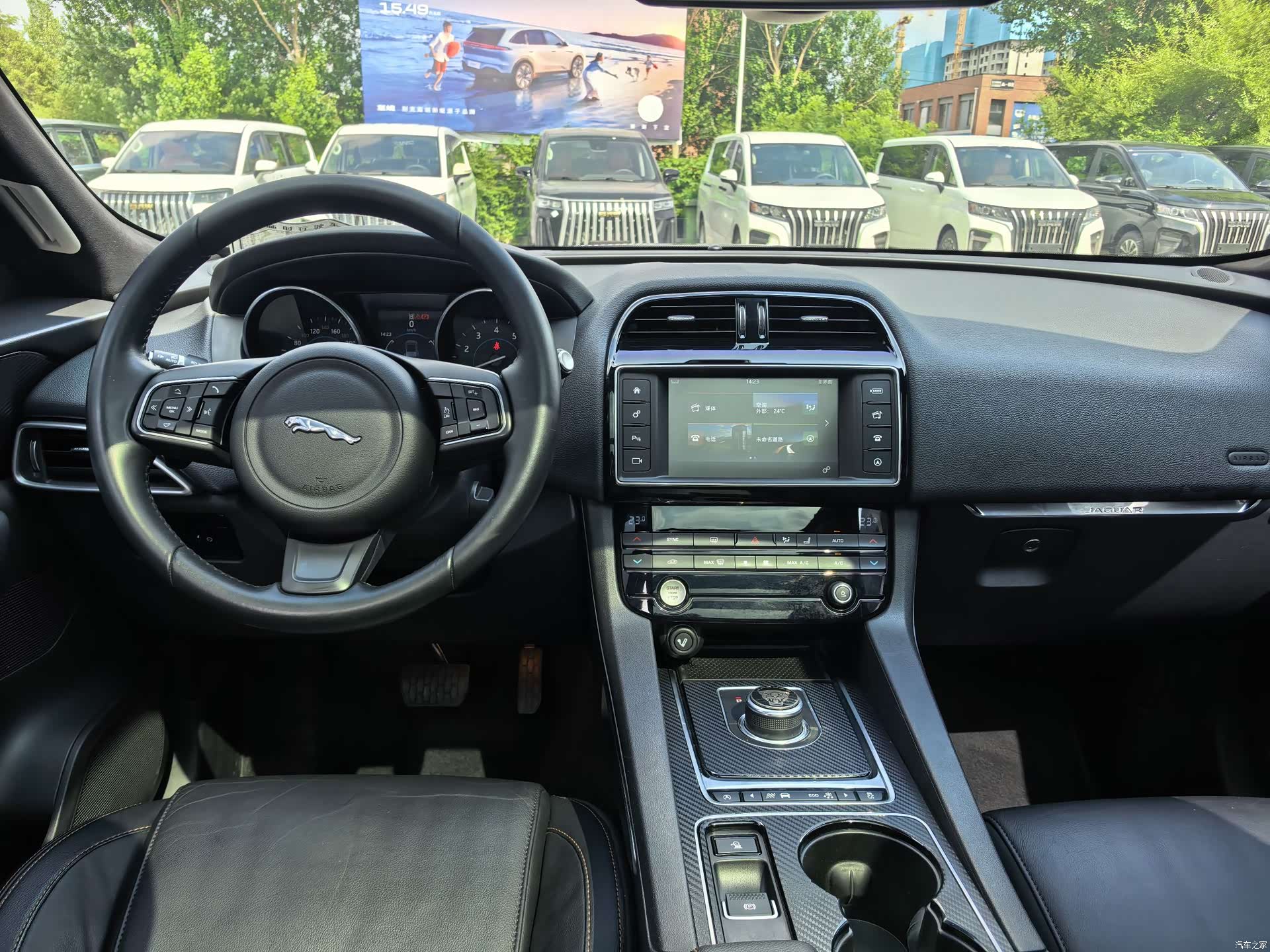Jaguar F-PACE, 2017 все фото