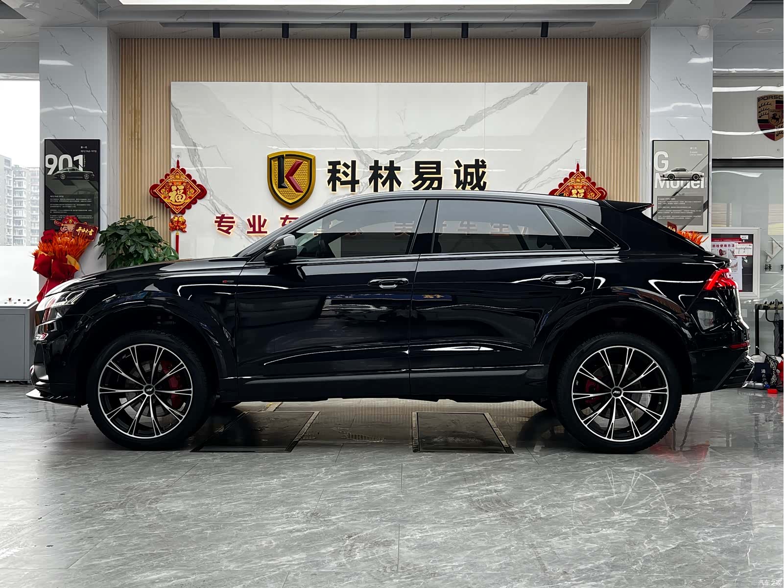 Audi Q8, 2020 7