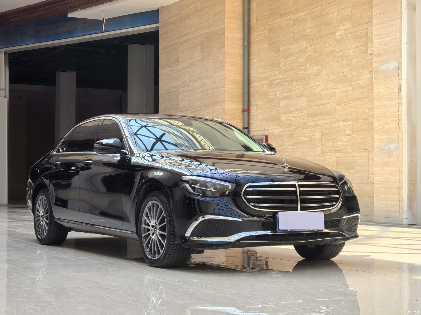 Mercedes-Benz E-Class, 2023 3