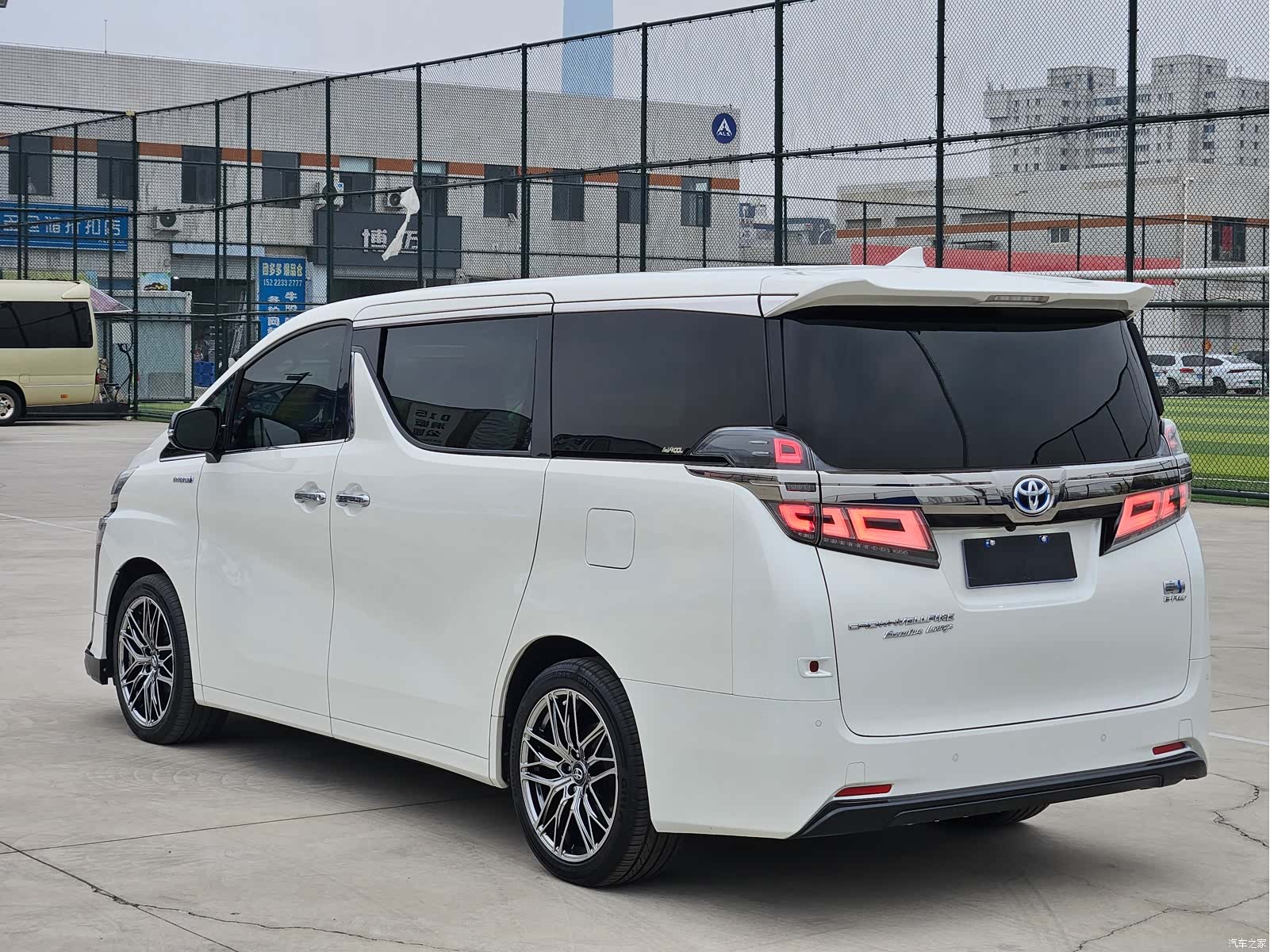 Toyota Vellfire, 2022 4