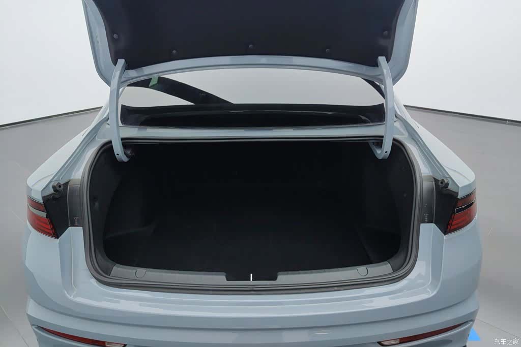 Geely Preface, 2025 4