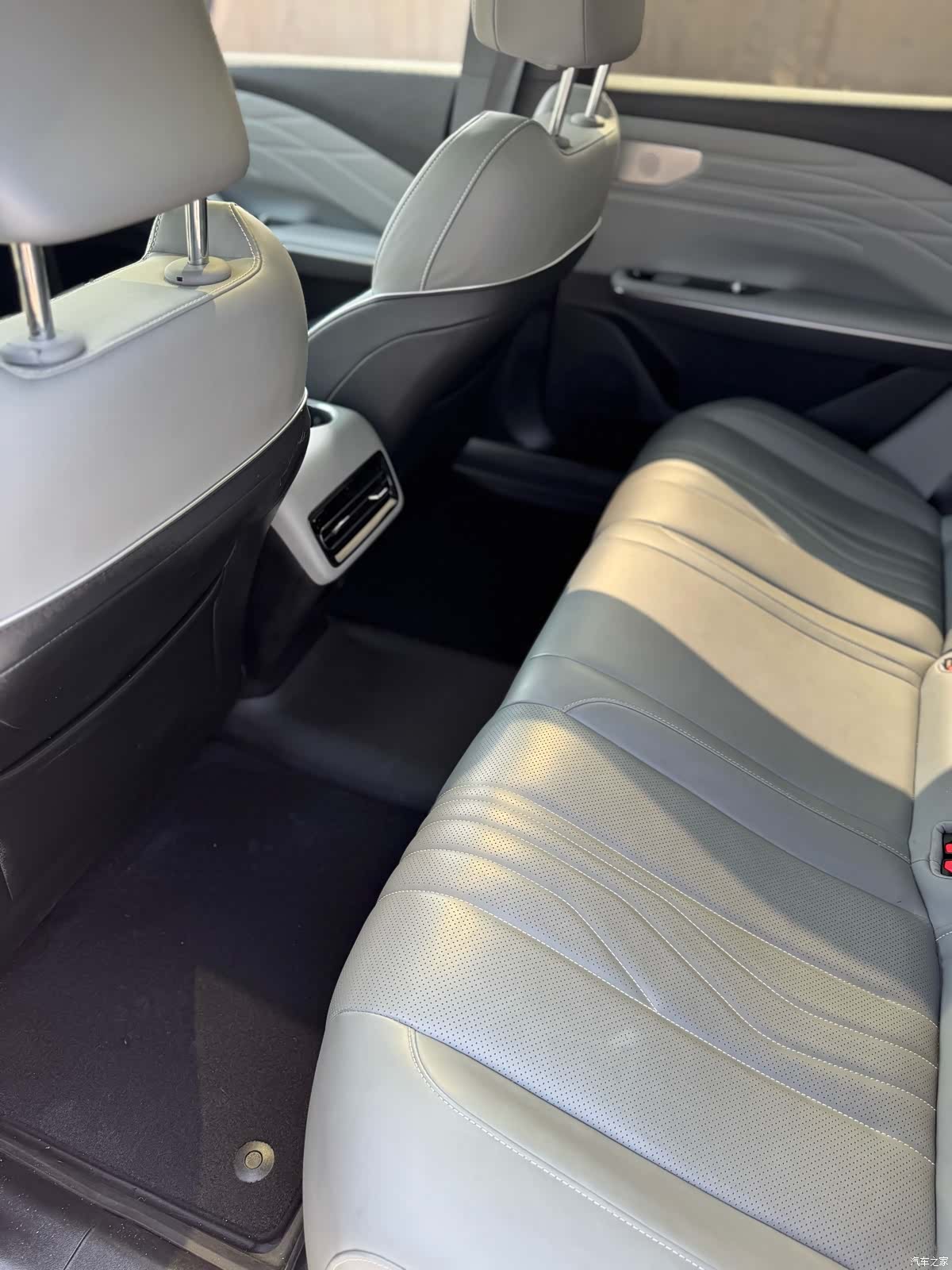 Geely E8, 2024 10