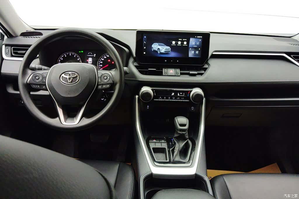 Toyota RAV4, 2025 12