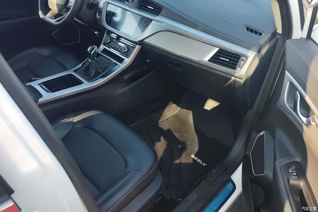 Geely Emgrand, 2019 8