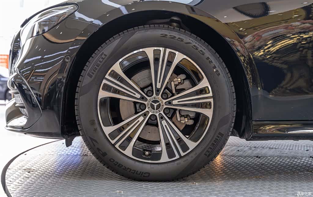 Mercedes-Benz E-Class, 2024 8