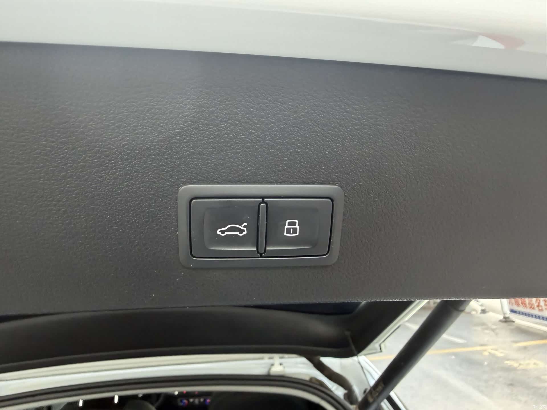 Audi Q2L, 2023 11