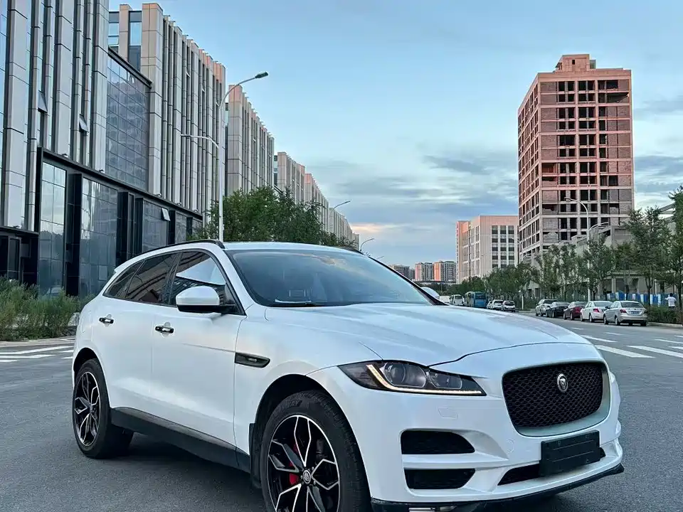 Jaguar F-PACE