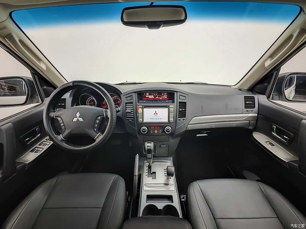 Mitsubishi Pajero, 2014 все фото