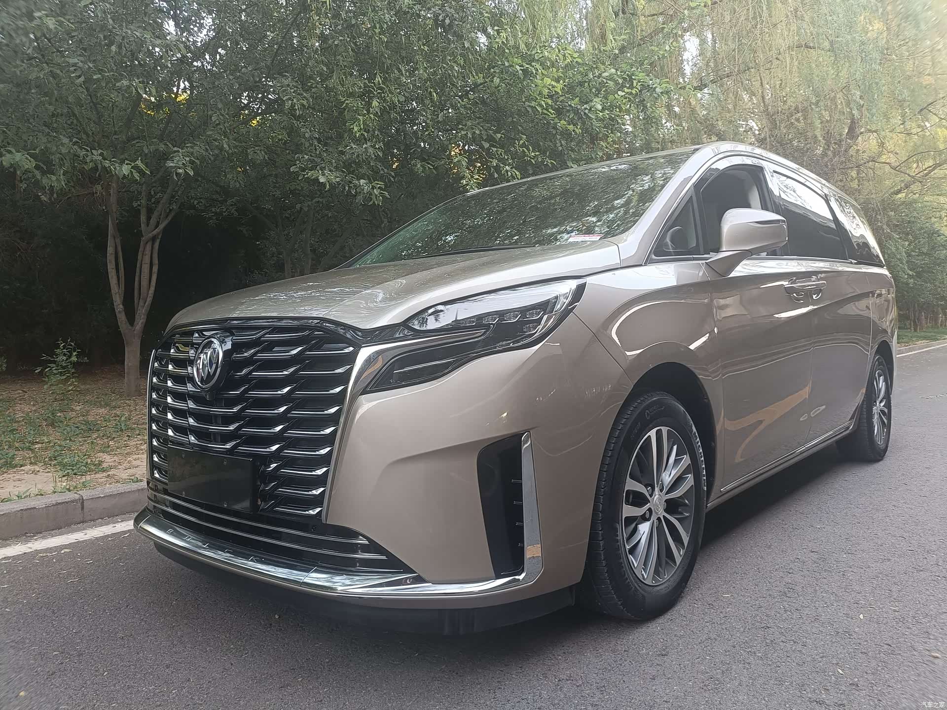 Buick GL8, 2023 1