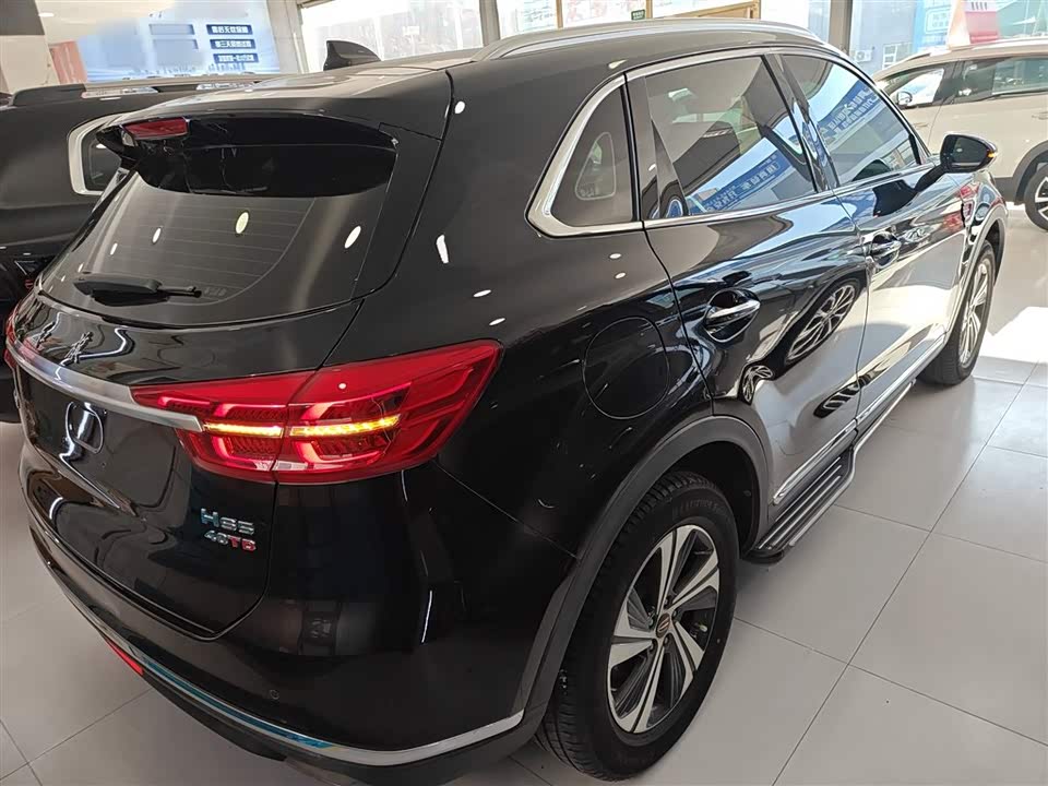 Hongqi HS5
