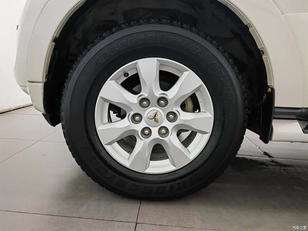 Mitsubishi Pajero, 2014 17