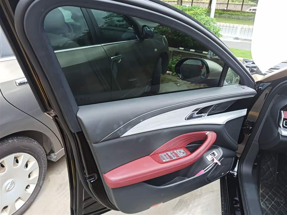 Hongqi H5