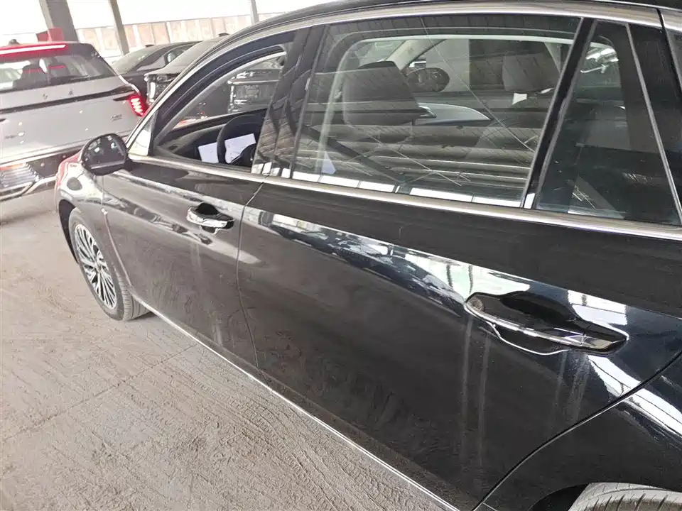 Hongqi H5