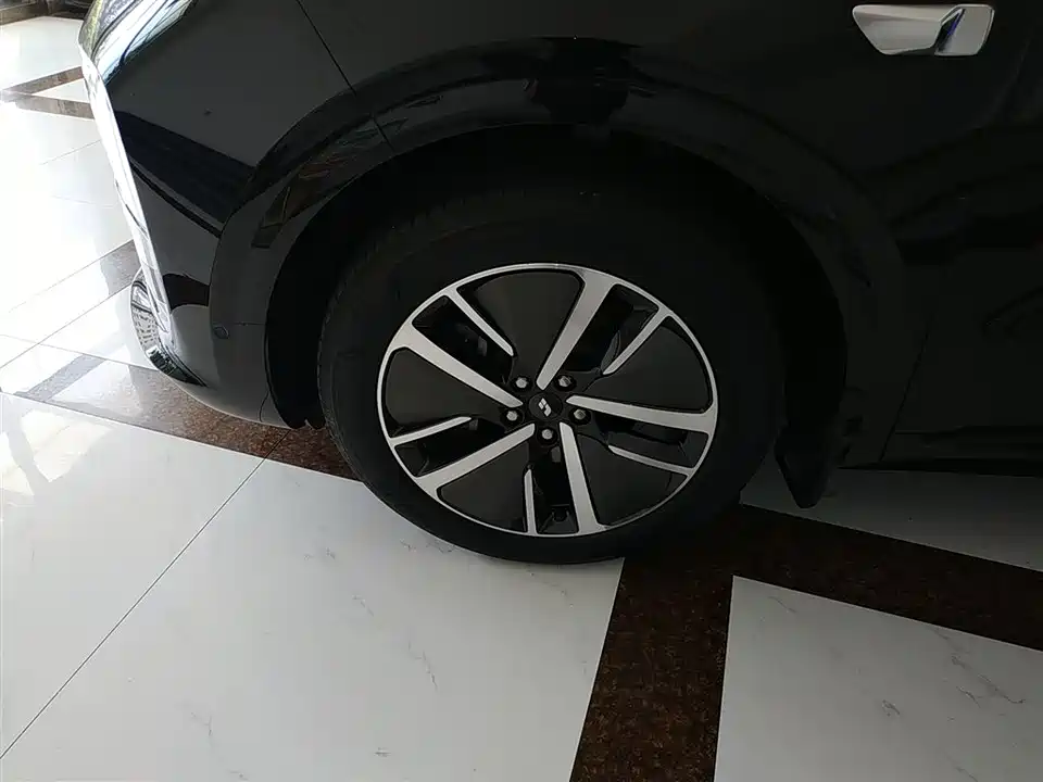 Li Auto Ideal L6