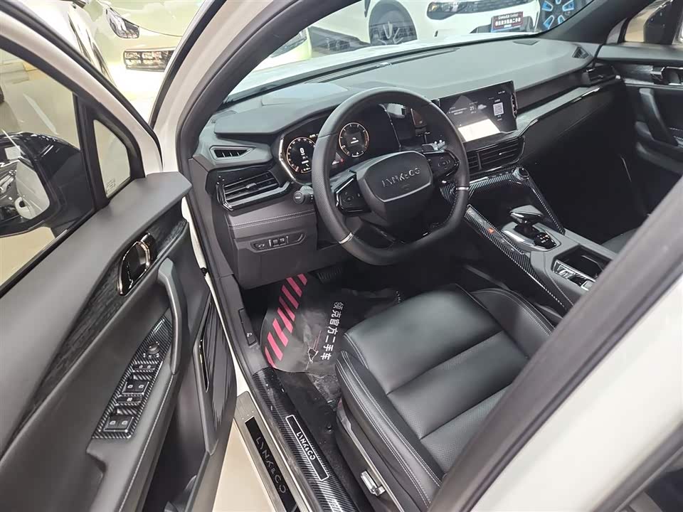 Lynk & Co 06