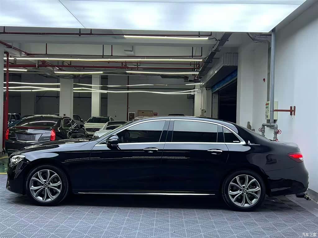 Mercedes-Benz E-Class, 2022 3