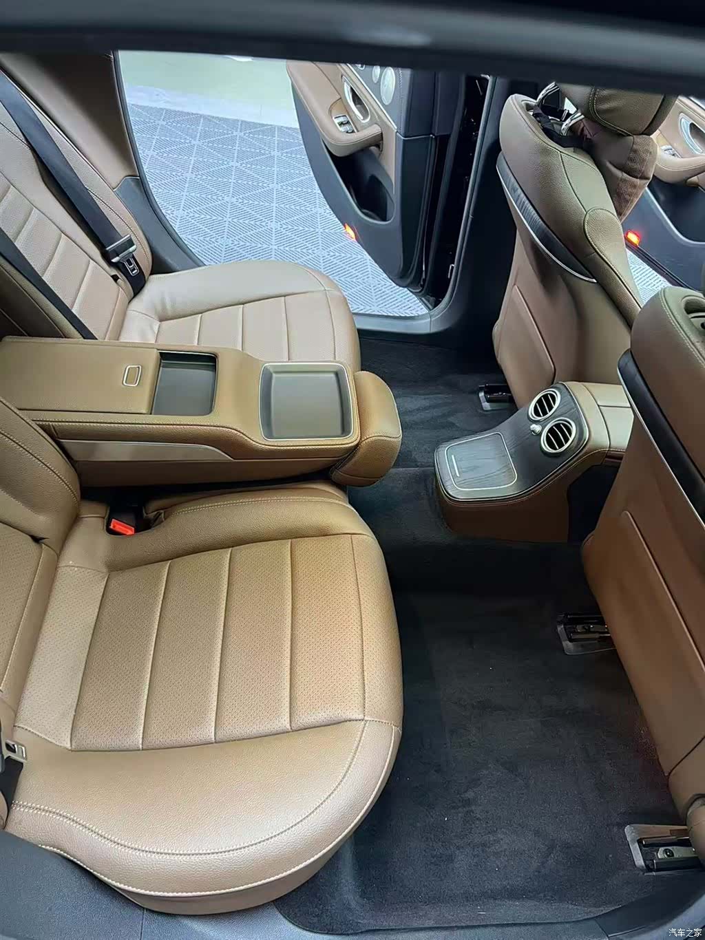 Mercedes-Benz E-Class, 2022 10