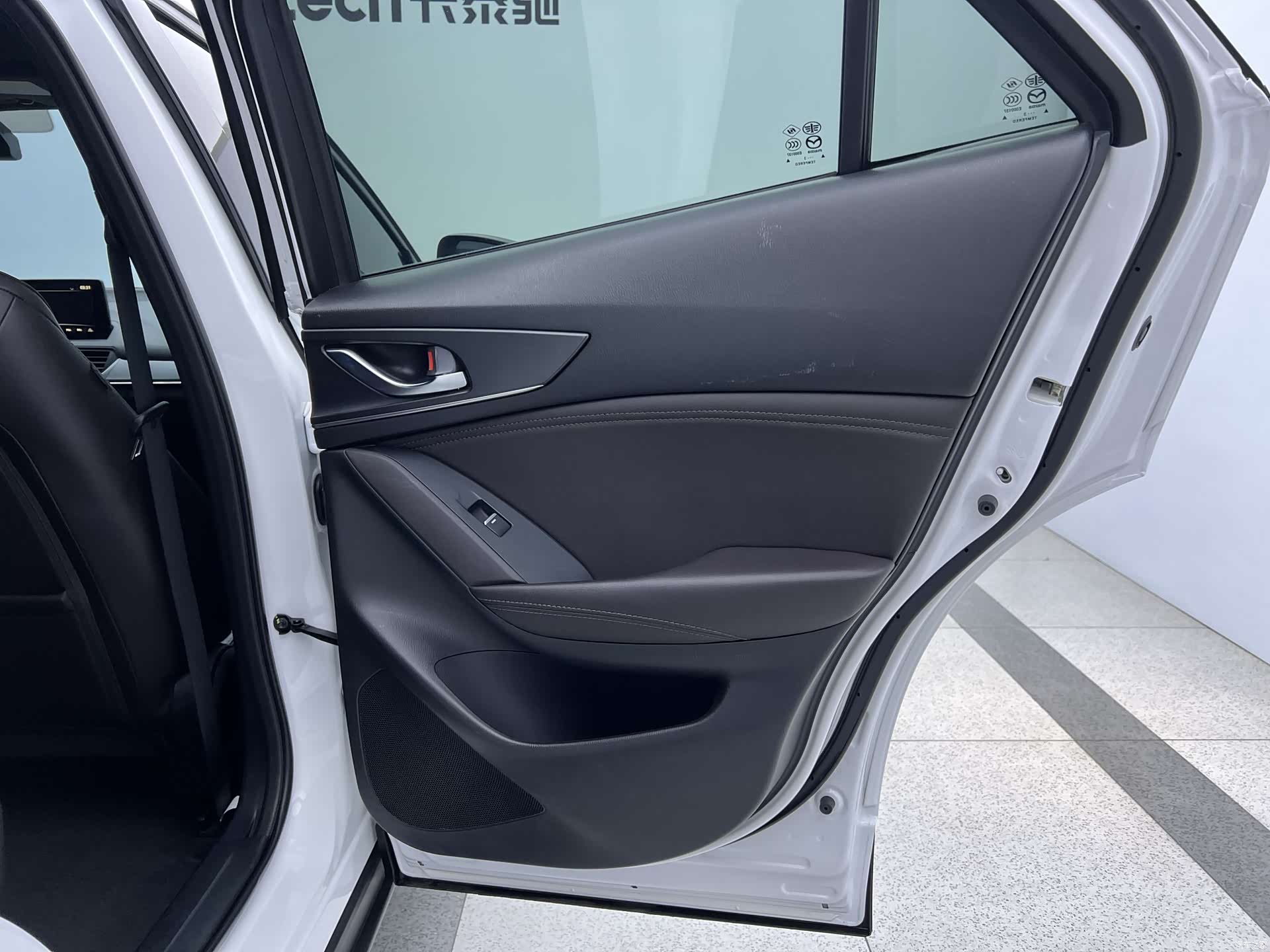 Mazda CX-4, 2023 12