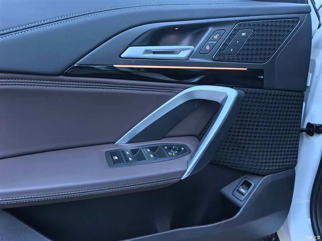 BMW iX1, 2025 15