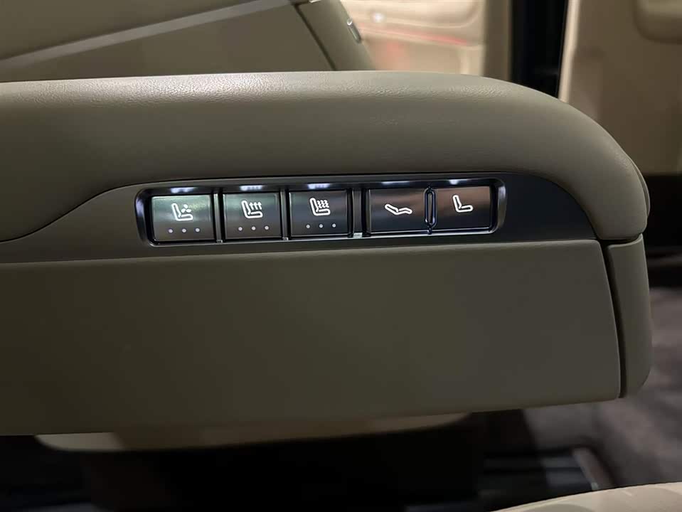 AITO Ask the world M9