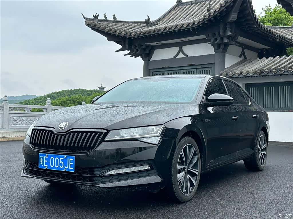 Skoda Superb, 2023 1
