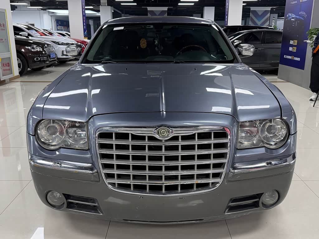 Chrysler 300C 2004 5.7 V8