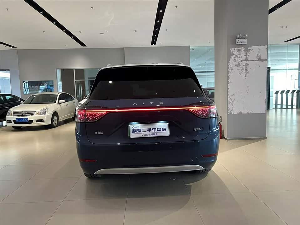 AITO Ask the world M9