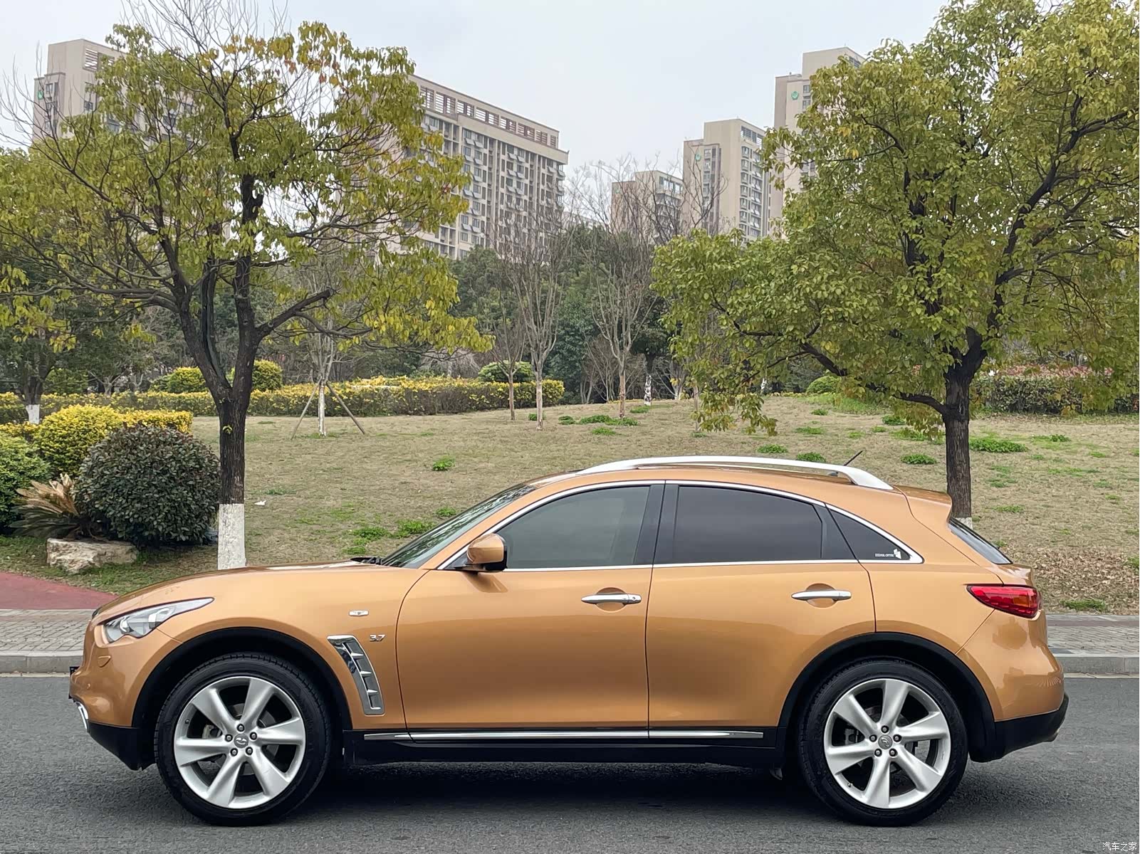 Infiniti QX70, 2015 4