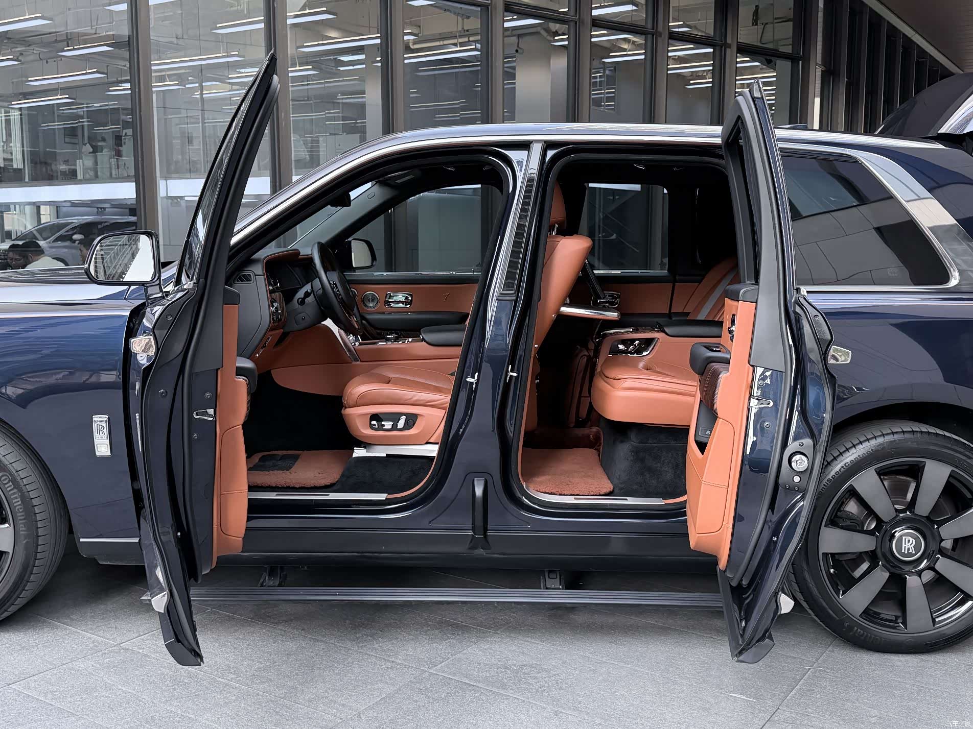 Rolls-Royce Cullinan, 2021 14