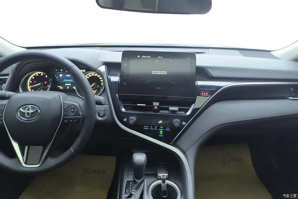 Toyota Camry, 2023 13
