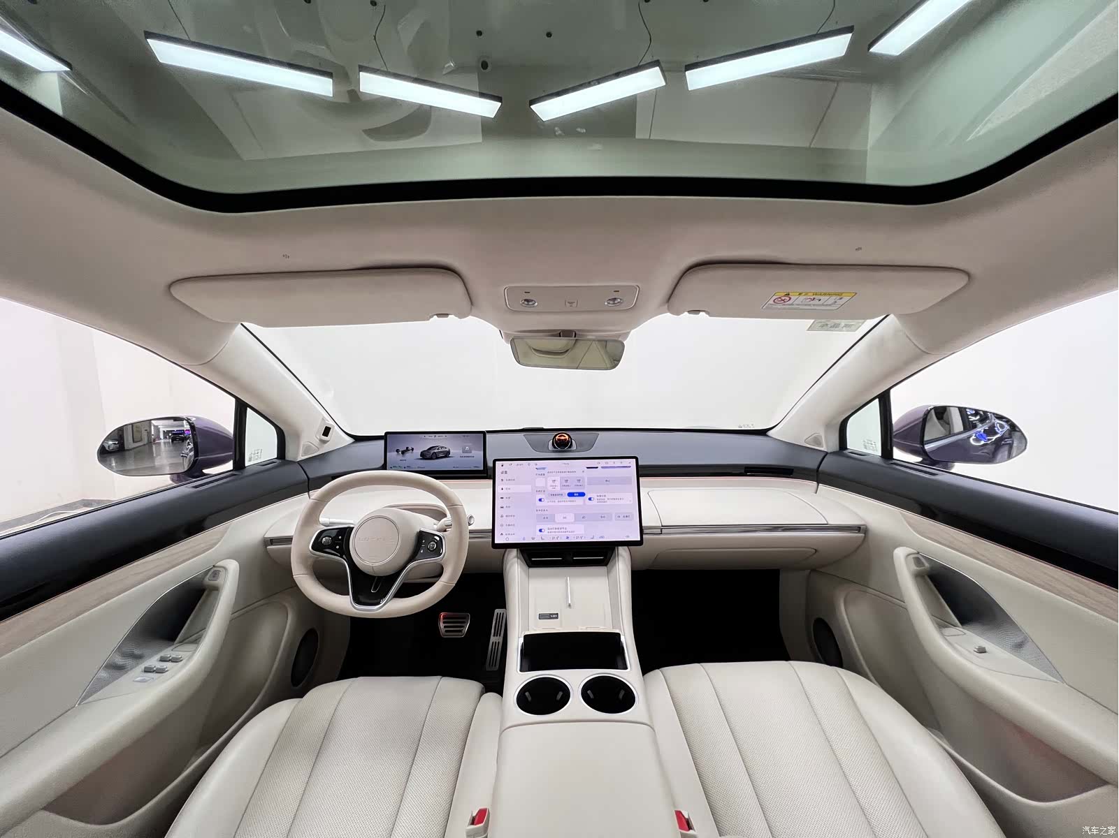 Luxeed R7, 2025 19