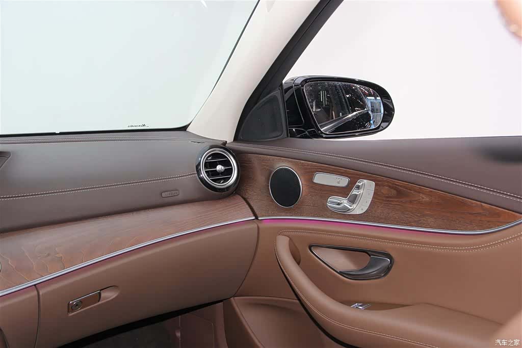 Mercedes-Benz E-Class, 2023 25