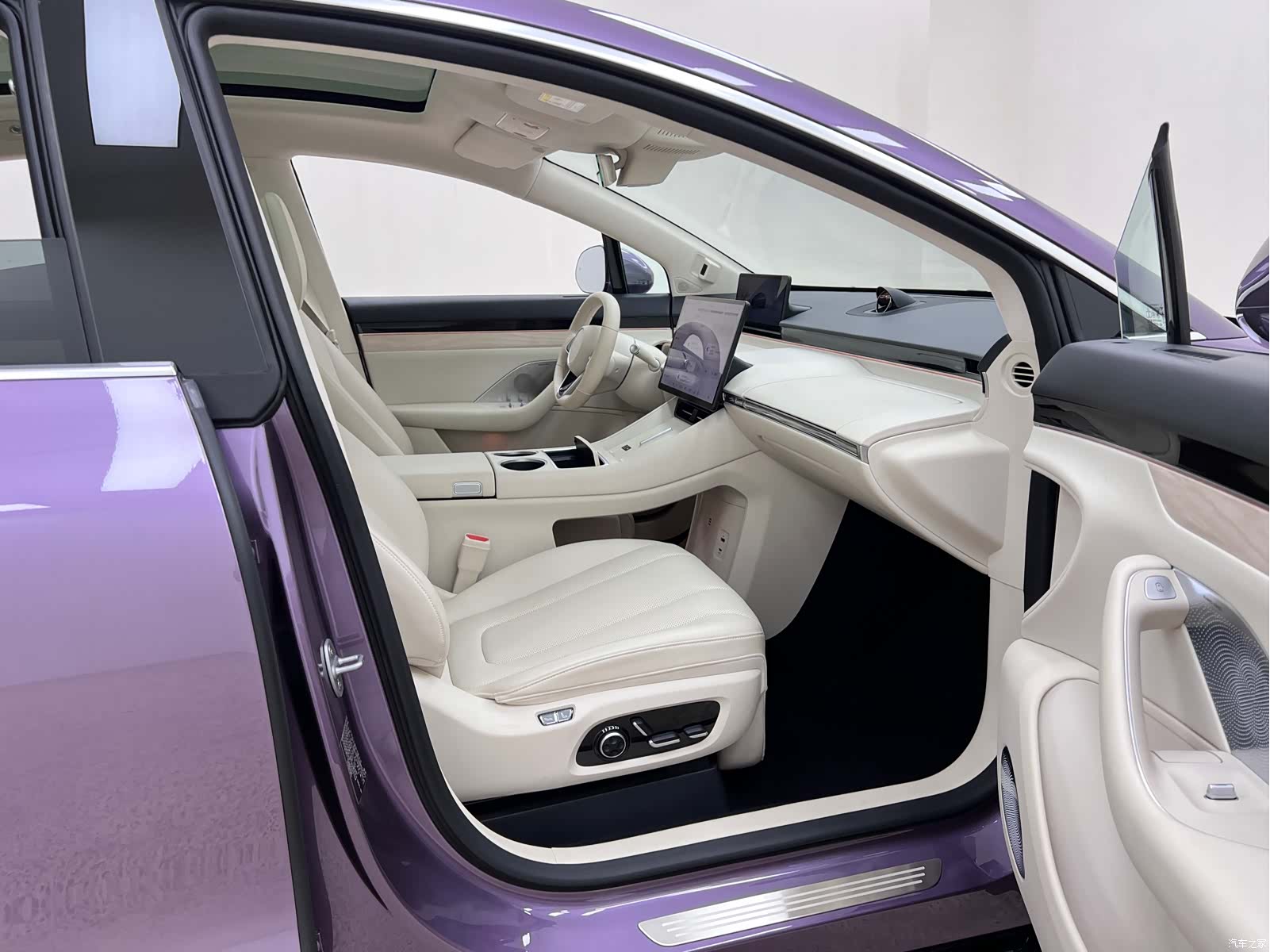 Luxeed R7, 2025 29