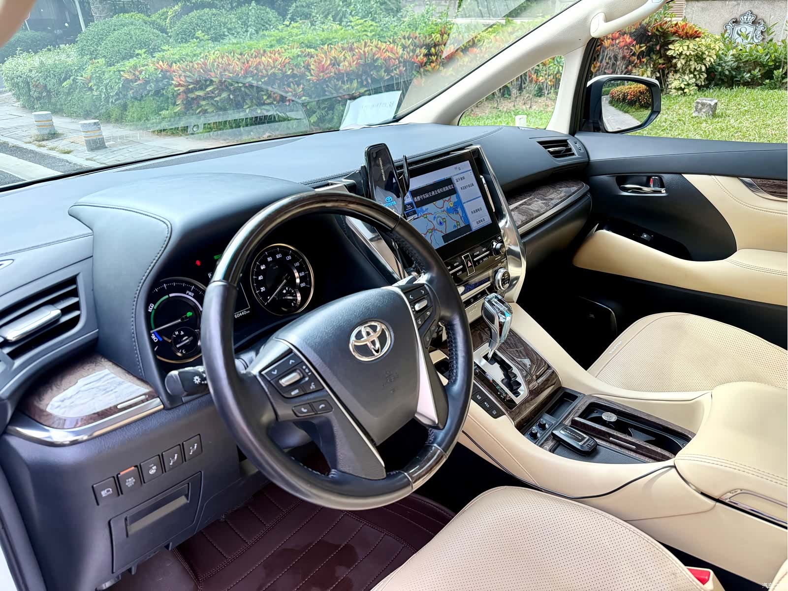 Toyota Vellfire, 2021 9