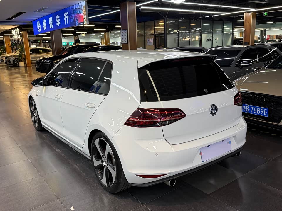 Volkswagen Golf GTI