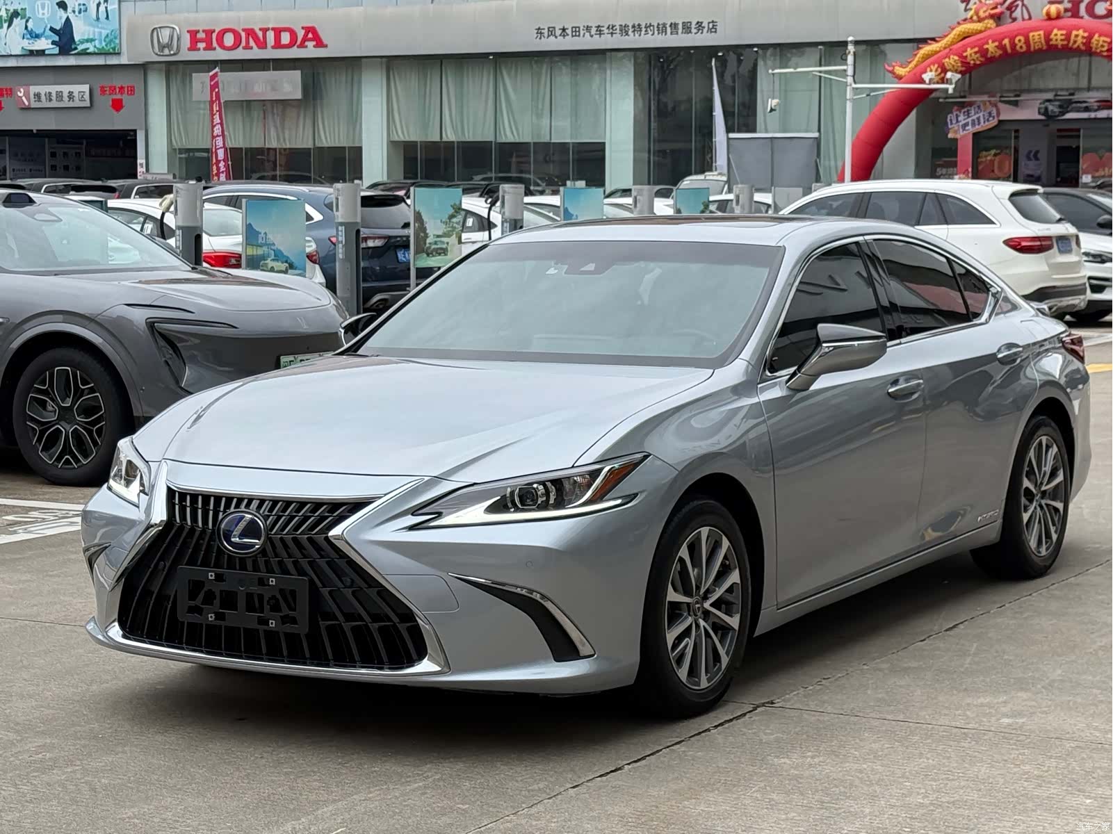 Lexus ES, 2022 3