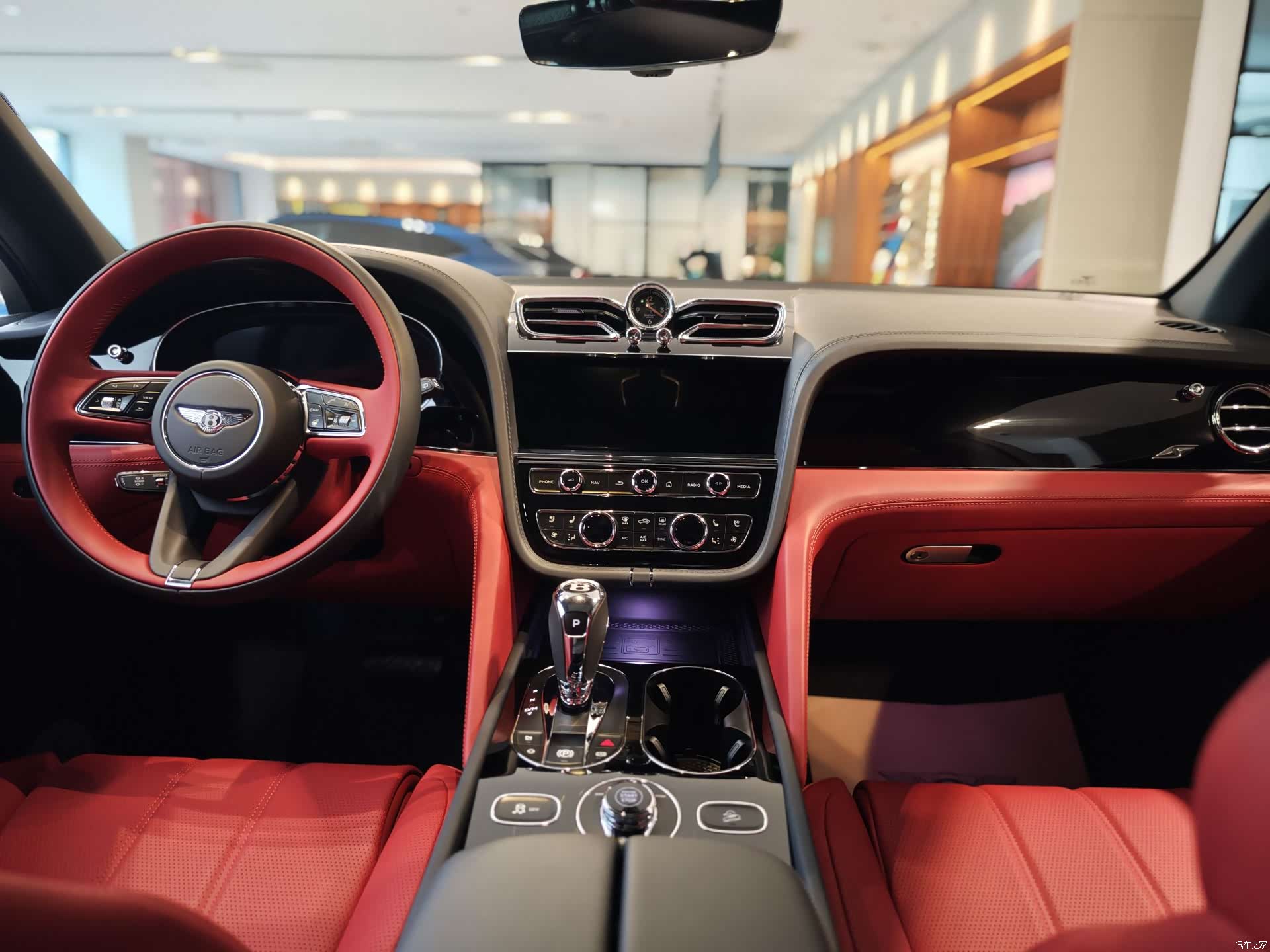 Bentley Bentayga, 2024 16